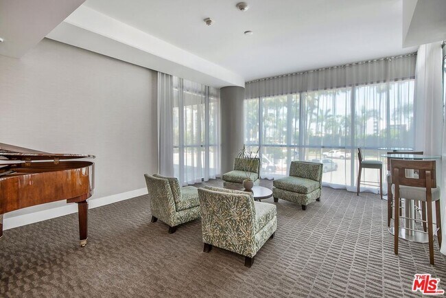 Building Photo - 13650 Marina Pointe Dr