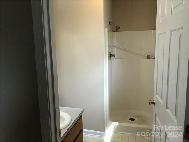 Building Photo - 703 Battleground Rd