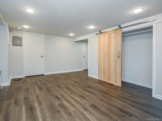 Building Photo - 3 Pequot Ave