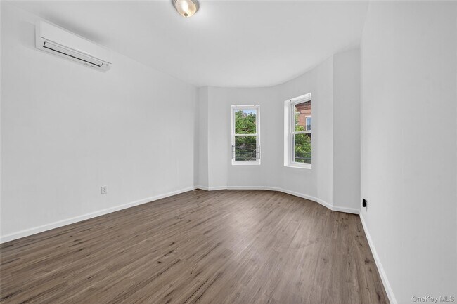 Building Photo - 647 Manida St