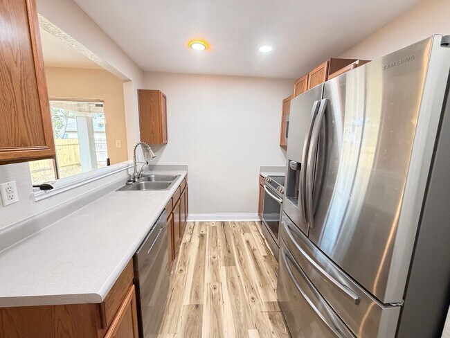 Building Photo - CUTE ONE STORY - 3 BEDROOM / 2 BATH HOME W...