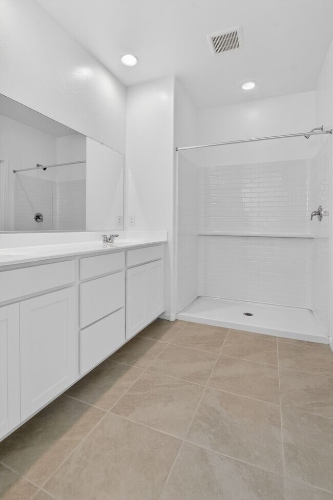 Building Photo - Modern 3BR Living with Resort-Style Amenities in Magma Vista Ranch