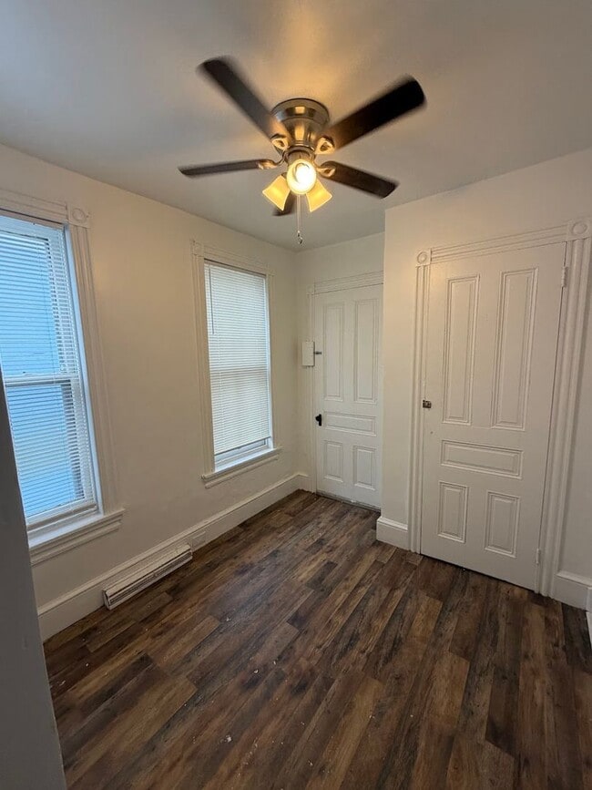 Building Photo - 3 Bedroom House