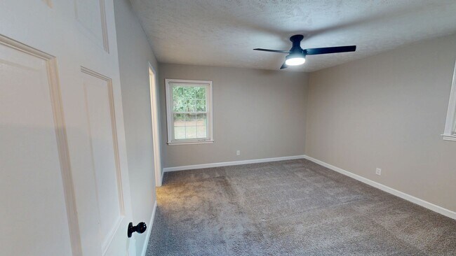 Building Photo - Remodeled 3 Bedroom Ranch with Fenced Backyard in Convenient Location
