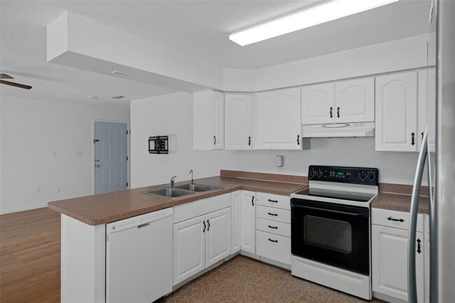 Building Photo - 8128 Papaya St