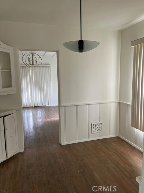 Building Photo - 425 S Palm Dr