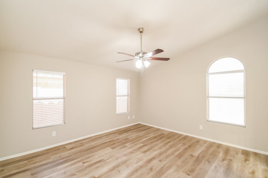 Building Photo - 1266 E Sierra Madre Ave