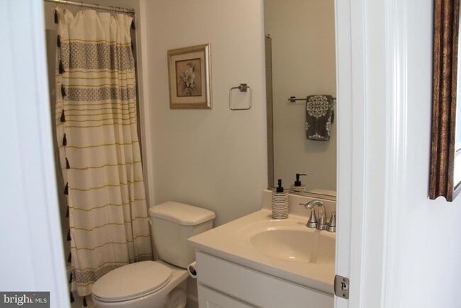 Building Photo - 4975 Longmire Wy