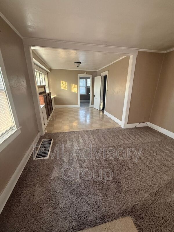 Building Photo - 2017 SW Van Buren St