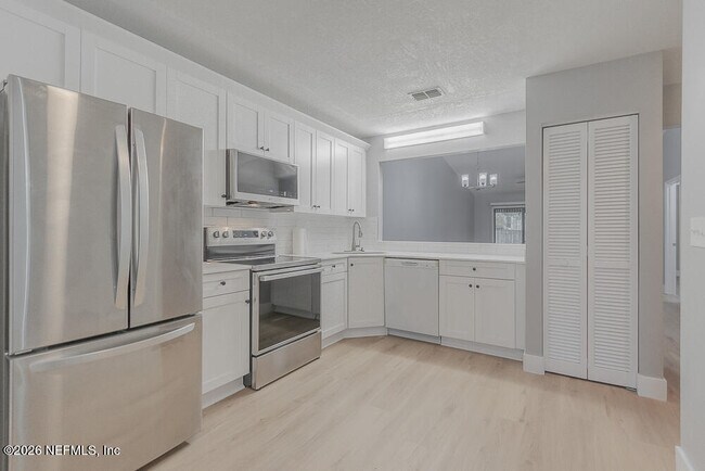 Building Photo - 2131 Sea Hawk Dr