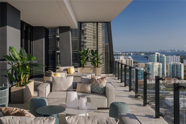 Building Photo - 17141 Collins Ave