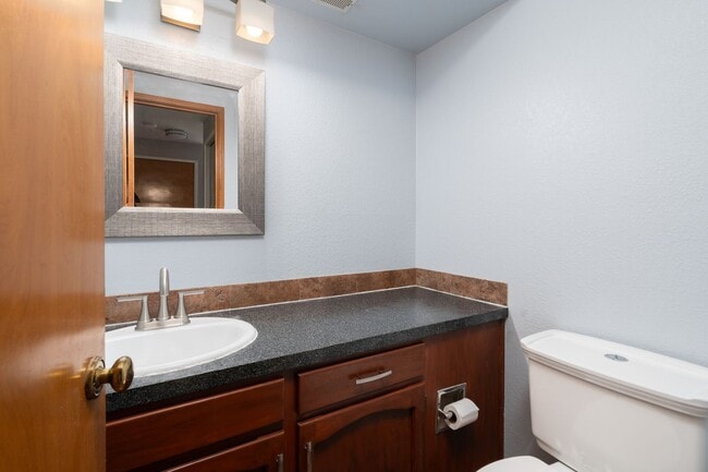 Building Photo - 4-Bedroom Home 2.5 Bathrooms, Mount Vernon