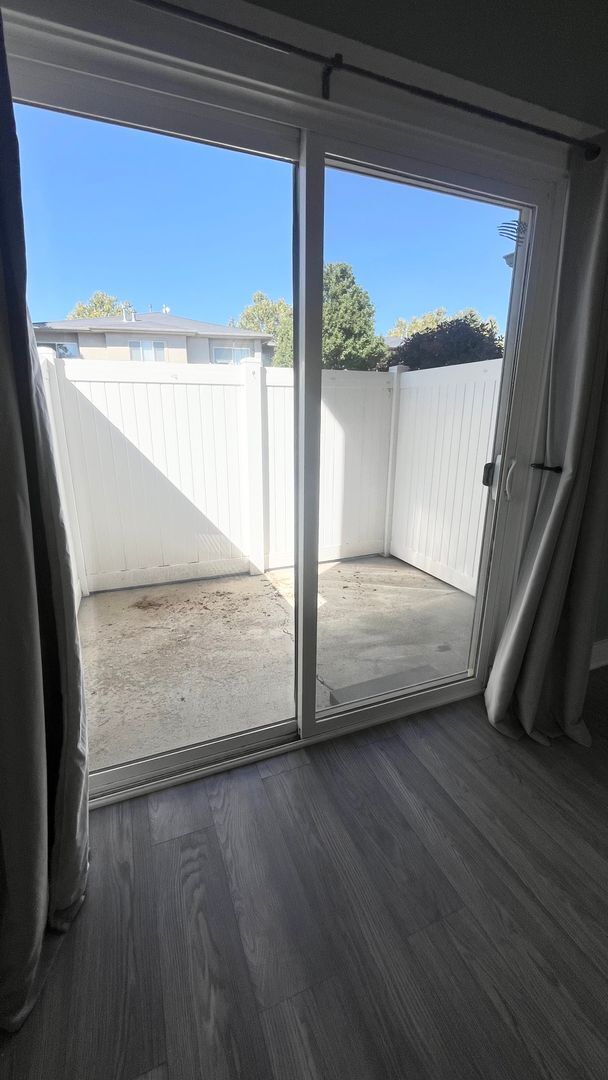 Building Photo - 3 Bedroom/2.5 Bathroom Condo in Riverton