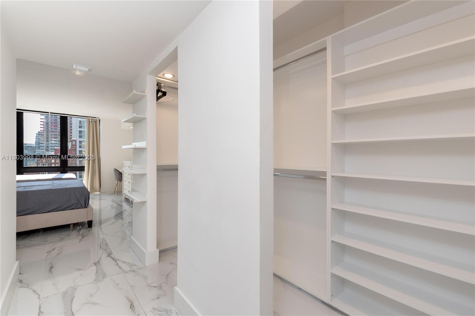 Building Photo - 1450 Brickell Bay Dr