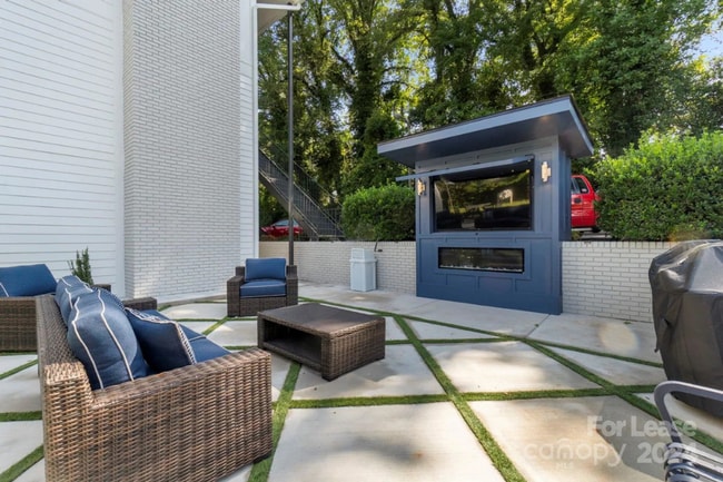 Building Photo - Modern Furnished Studio in NW Hickory | Flexible Lease Terms Available