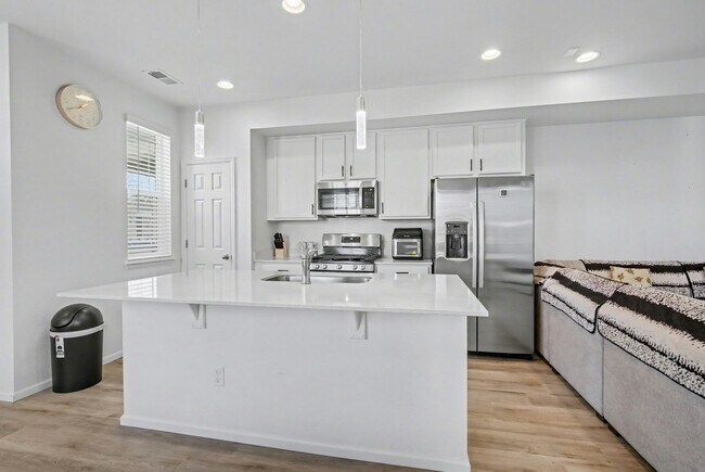 Building Photo - 8731 Snake River St