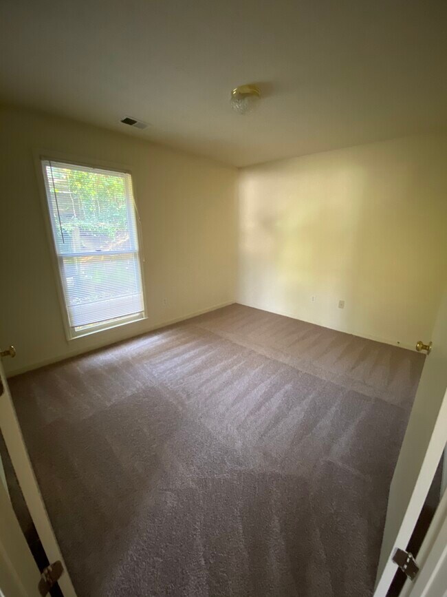 Building Photo - 2217 Overland Ct