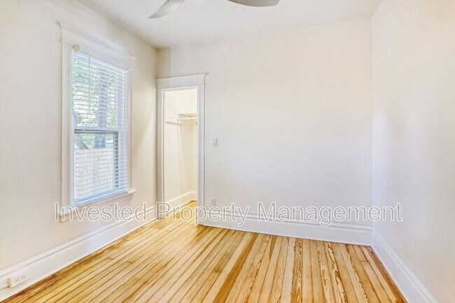 Building Photo - 3027 Hooker St
