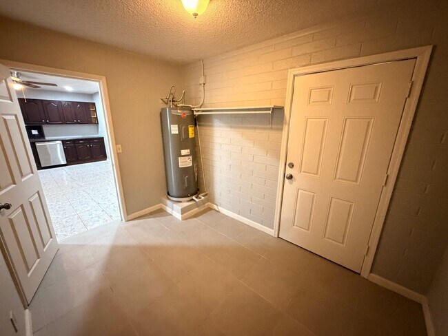 Building Photo - Single Story *NO* Carpet + *NO* HOA Avondale Home For Rent!