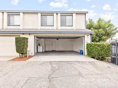 Building Photo - 720 W Olympic Blvd