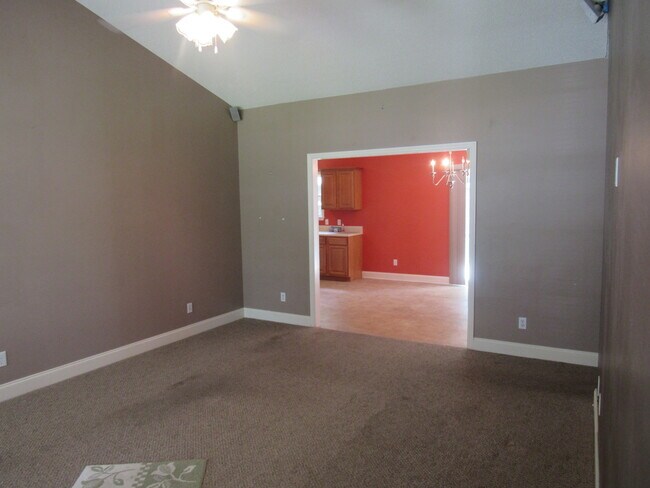 Building Photo - 28 Azalea Ave