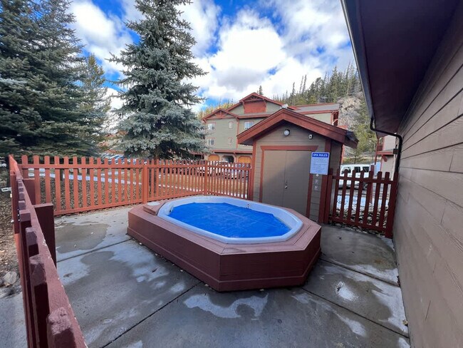 Building Photo - 290 Revett Dr