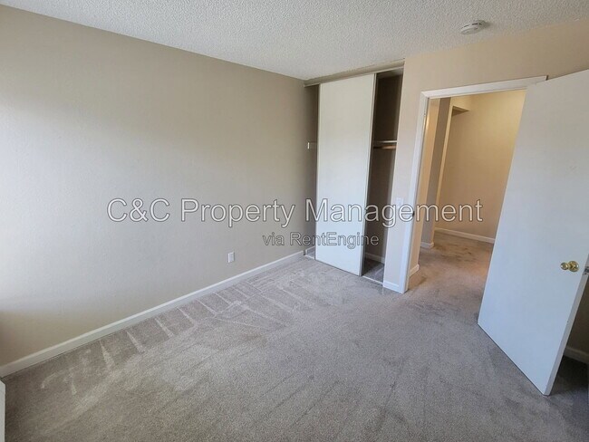Building Photo - 1506 Parkway Dr
