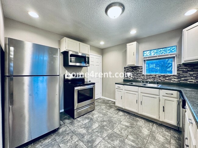 Building Photo - Adorable Home Featuring Wood Floors, SS Ap...