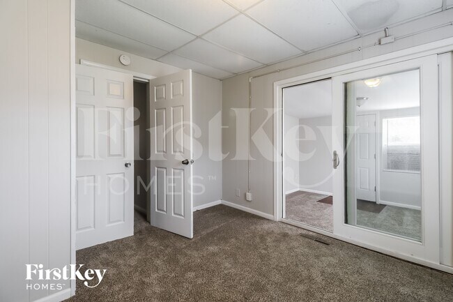 Building Photo - 703 Porter St