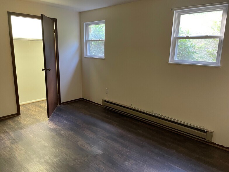 Building Photo - 264 Lutz Rd