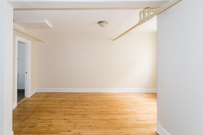 Building Photo - 4830 W Addison St