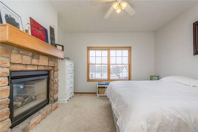 Building Photo - 523 E 4th St