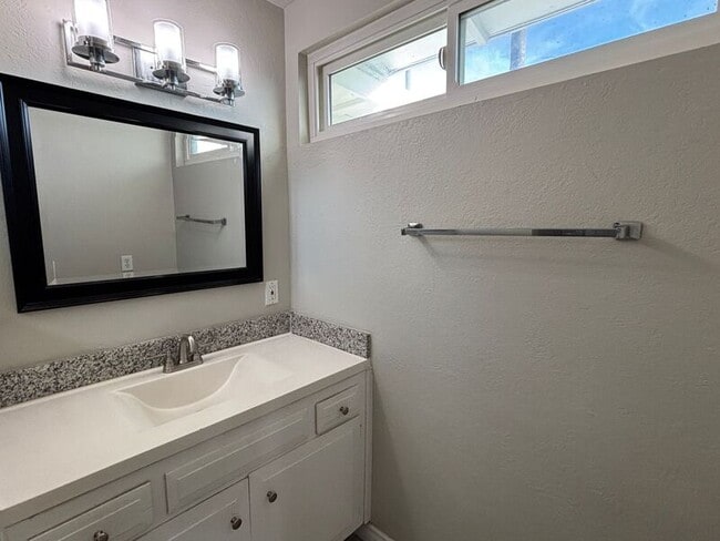 Building Photo - 9325 Palo Alto St