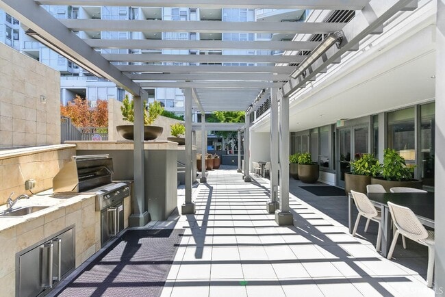 Building Photo - 420 Mission Bay Boulevard North
