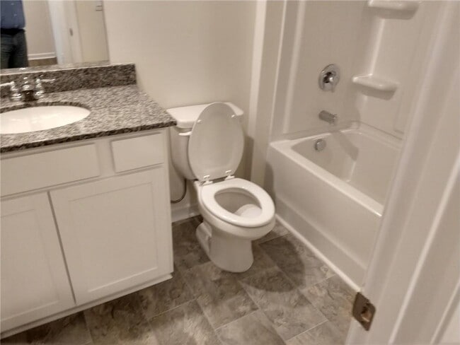 Building Photo - 51 Lk Ter Dr