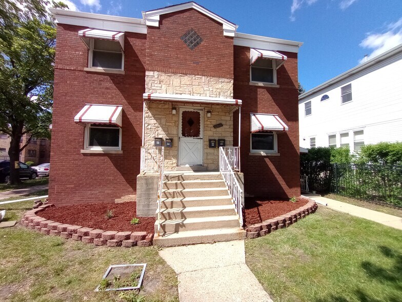 4 unit building, family-owned - 5260 W Foster Ave