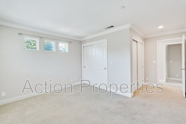 Building Photo - 241 Granada Park Cir
