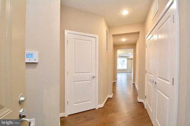 Building Photo - 3989 Norton Pl