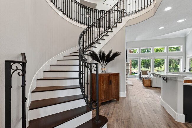 Building Photo - 110 S Veilwood Cir
