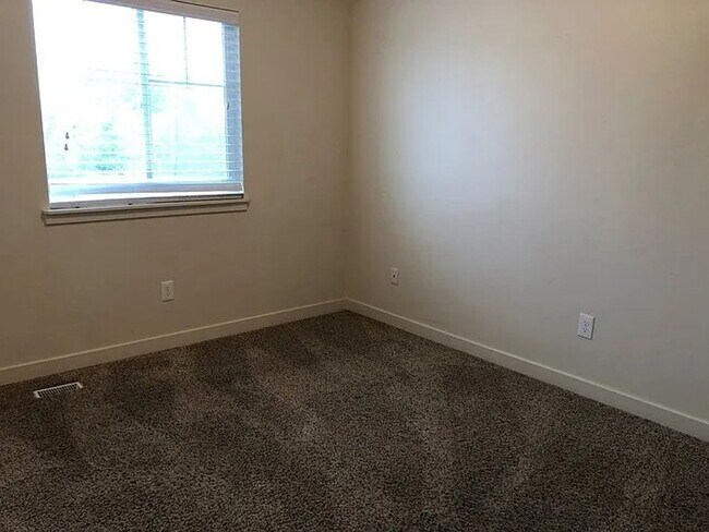 Building Photo - BEAUIFUL HOME!!!