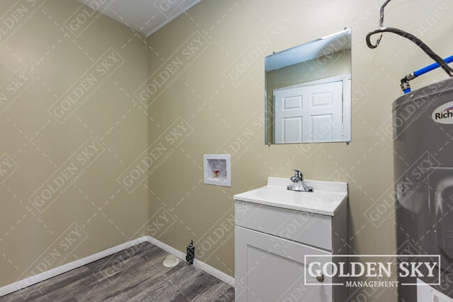 Building Photo - 2125 E Harvard Ave