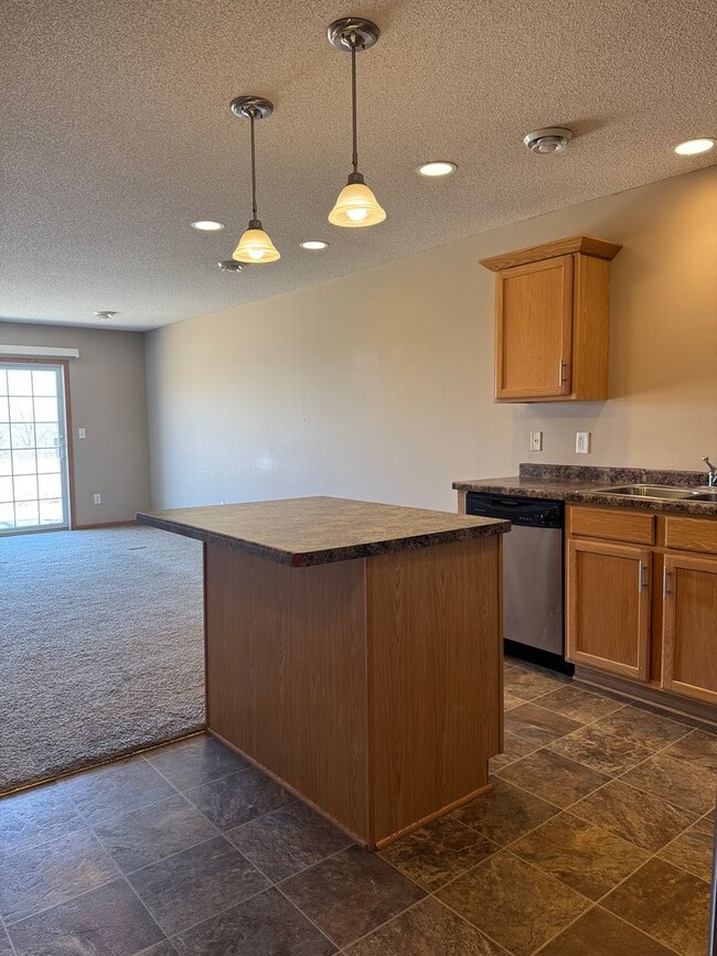 Building Photo - Townhome SW Rochester Mn 2 bedroom 2 bath ...