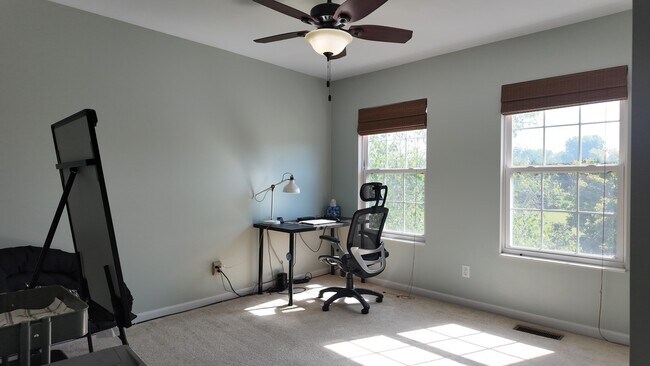 Building Photo - Spacious 4-Bed Gem with Balcony, Vaulted Ceilings, and Attached Garage in Loveland