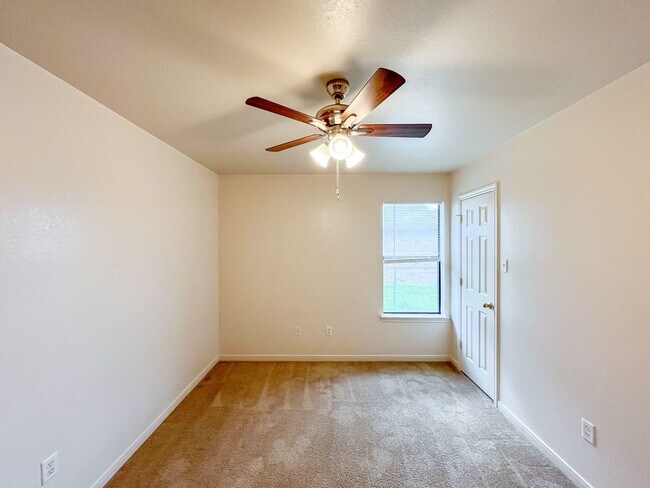 Building Photo - 1212 Nicholas Cir