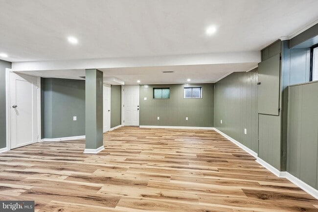 Building Photo - 7200 Vellex Ln