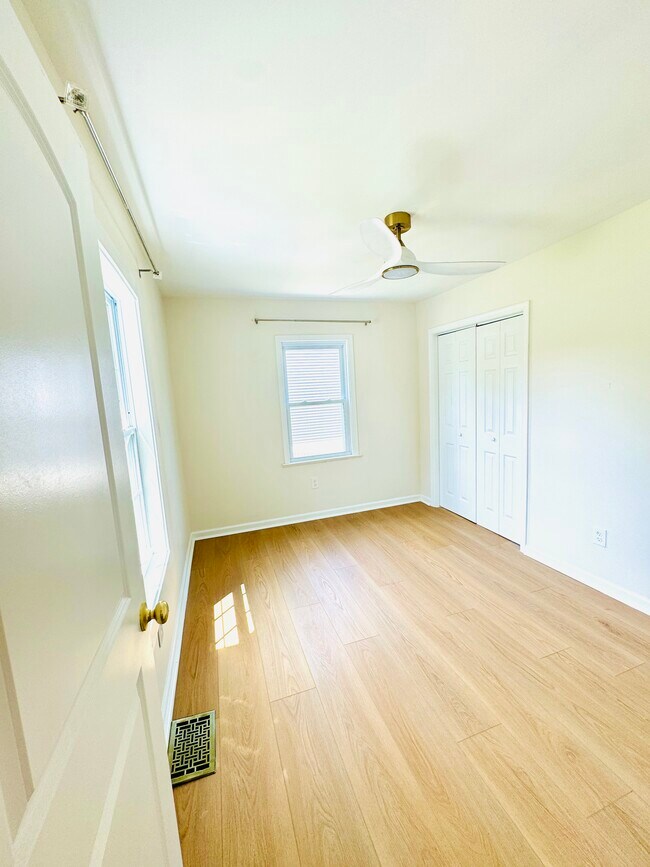 Building Photo - 404 S Horners Ln