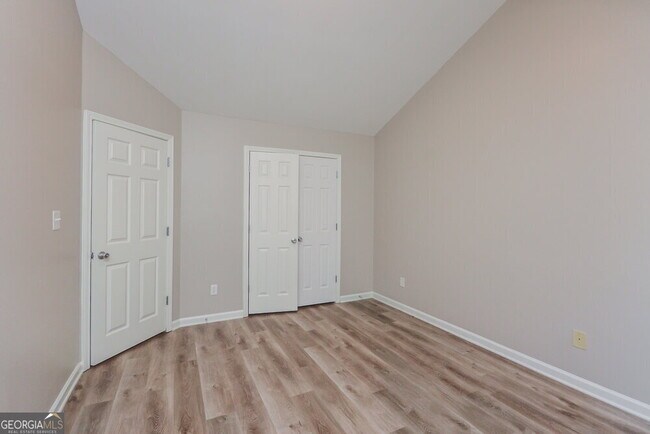 Building Photo - 137 Lantana Dr