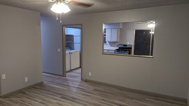 Building Photo - 402 Hickory St