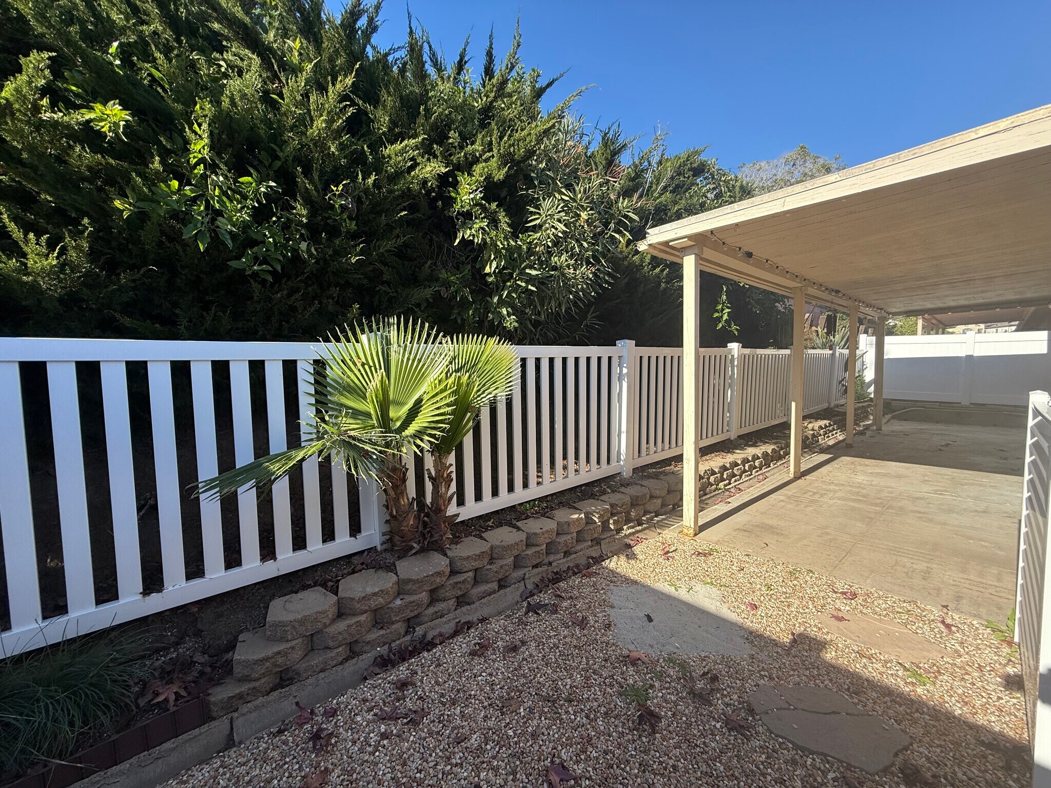 Building Photo - 1886 Fairway Park