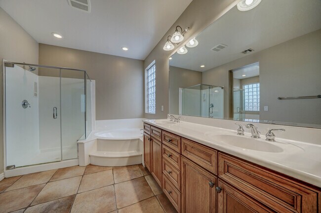 Building Photo - 8503 W Coyote Dr